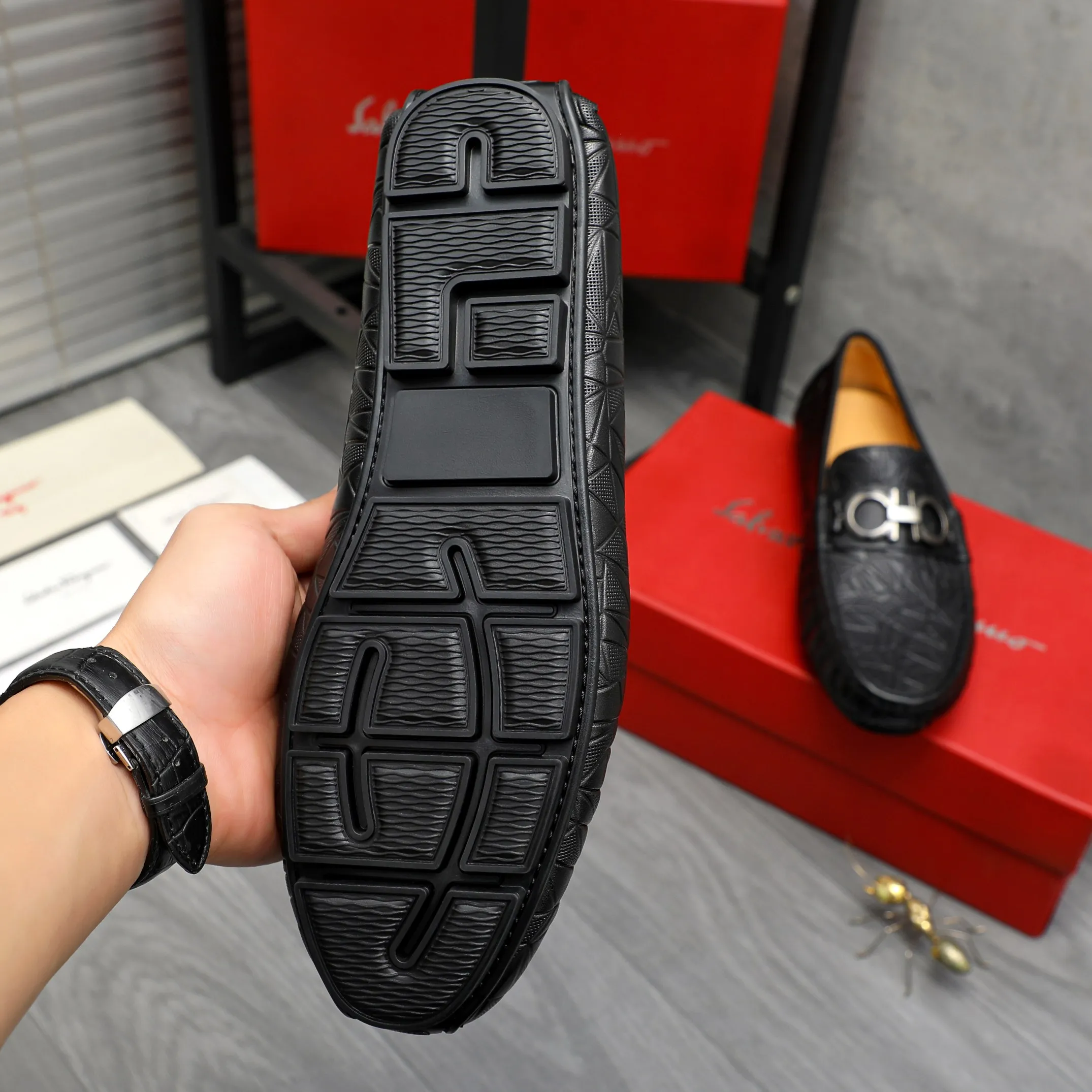 Men's shoes 💰p380 Product trademark: Ferragamo " Ferragamo ] Casual slip-on men's shoes Regular size: 38-45 Product material: Selected embossed cowhide upper, pigskin lining, rubber outsole